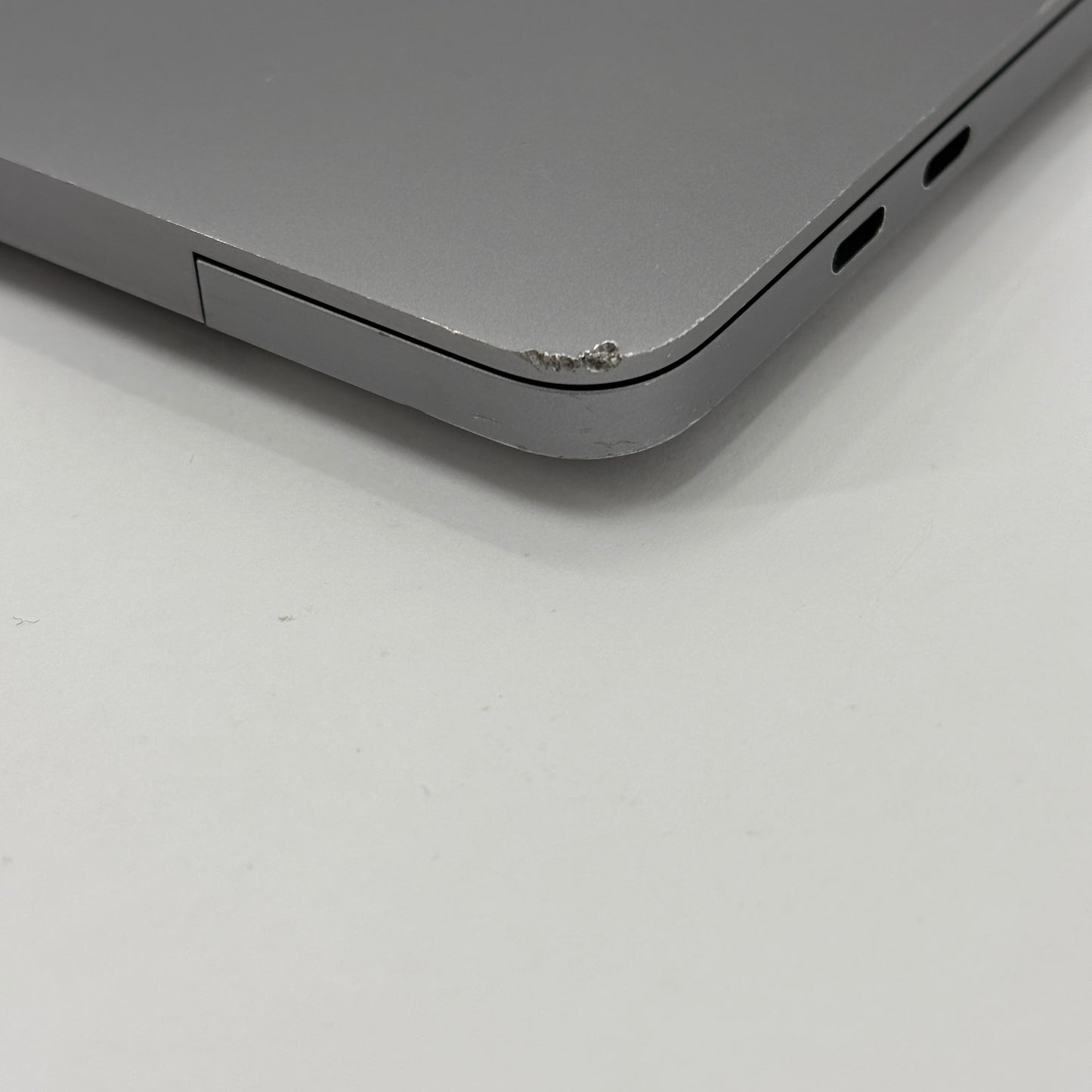 2019 Apple MacBook Pro 16" i7 2.6GHz 16GB RAM 512GB SSD Silver A2141